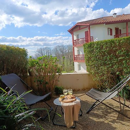 T1 Bis Avec Piscine Vue Golf Et Montagnes Apartman Arcangues Kültér fotó