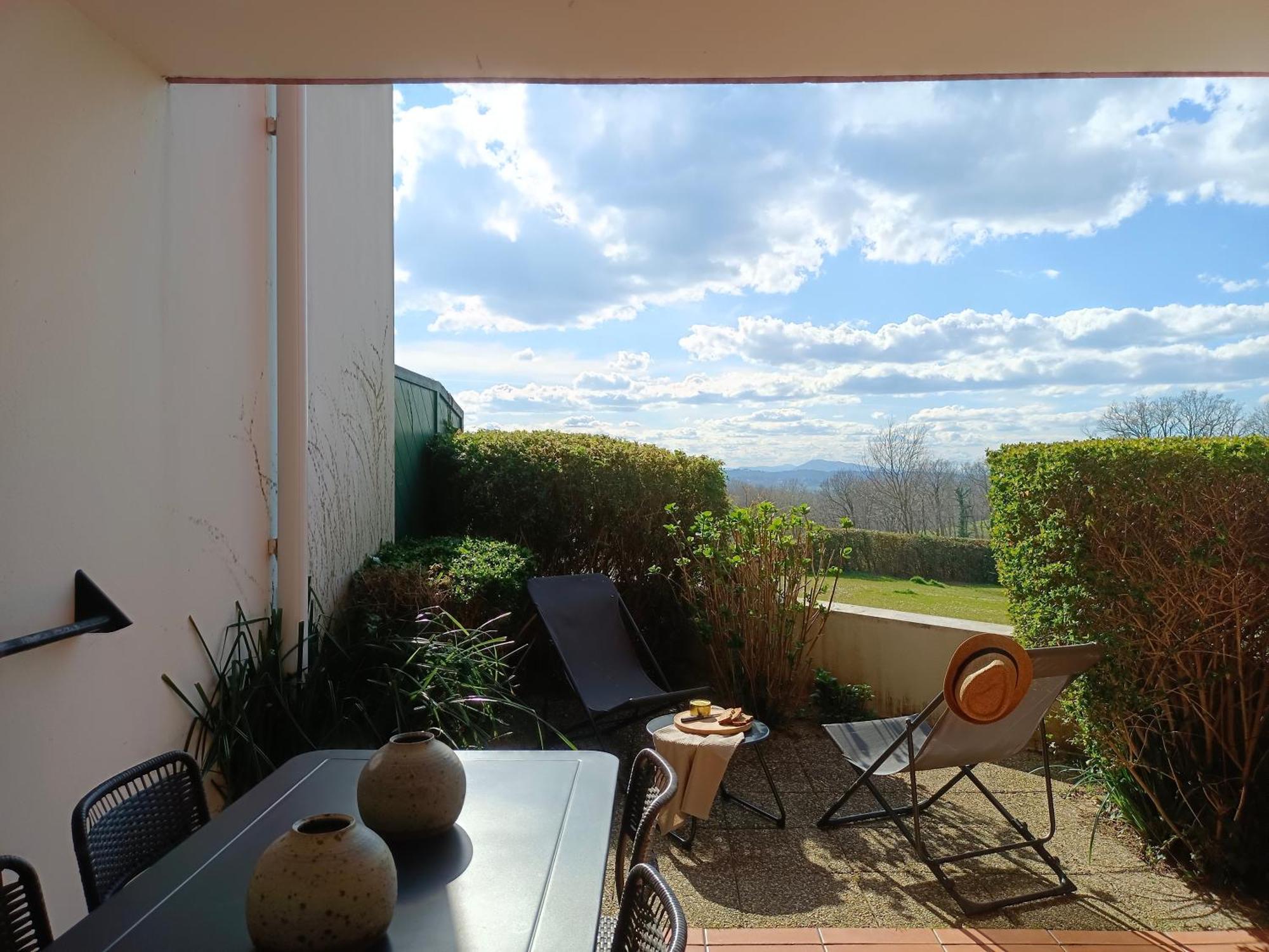 T1 Bis Avec Piscine Vue Golf Et Montagnes Apartman Arcangues Kültér fotó