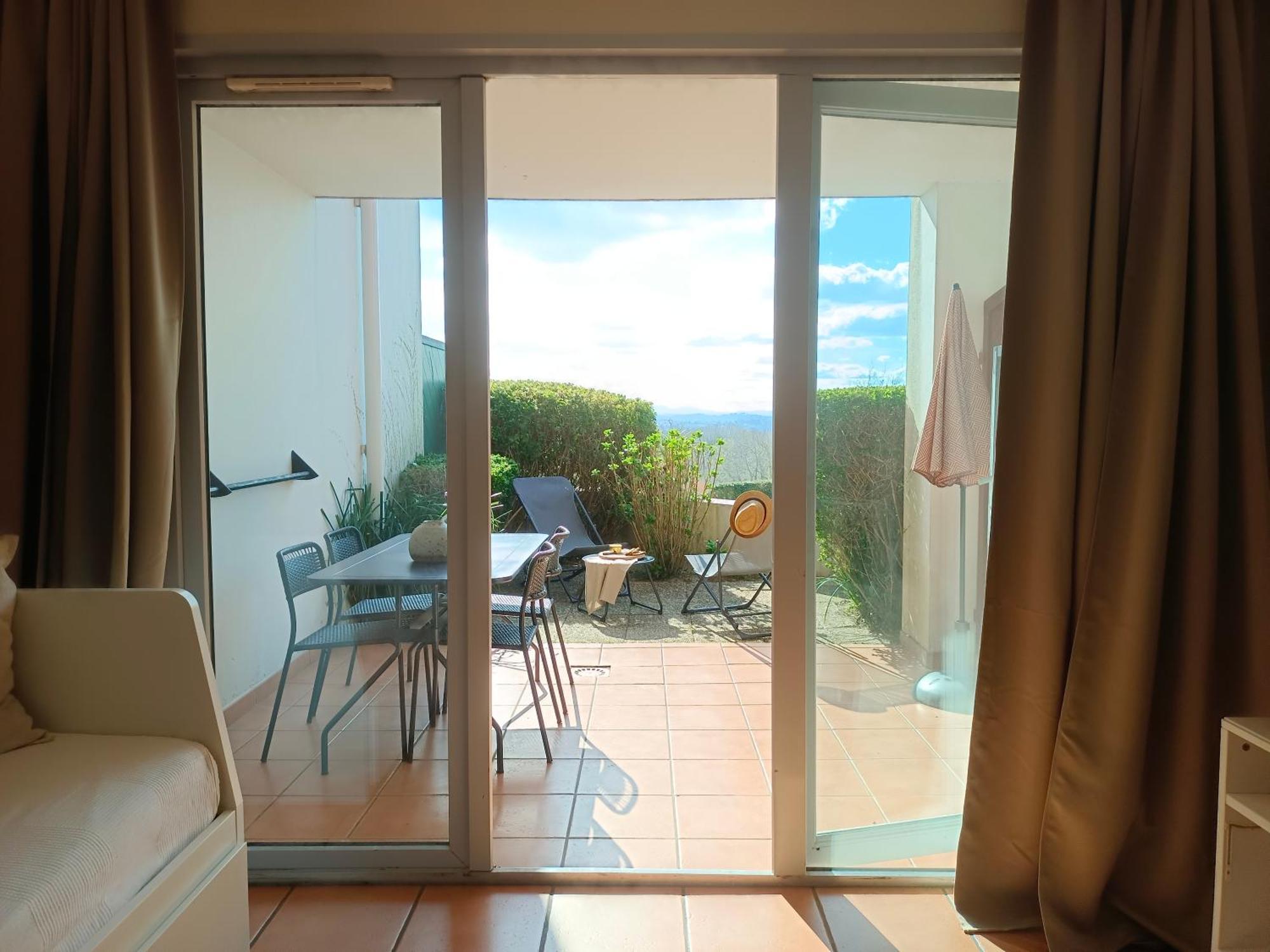 T1 Bis Avec Piscine Vue Golf Et Montagnes Apartman Arcangues Kültér fotó